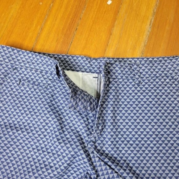 Gap Flat Front Geometric Triangle Shorts Size 10R Blue/White - Picture 6 of 9